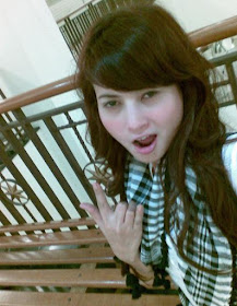 Novie Amalia pake kaos