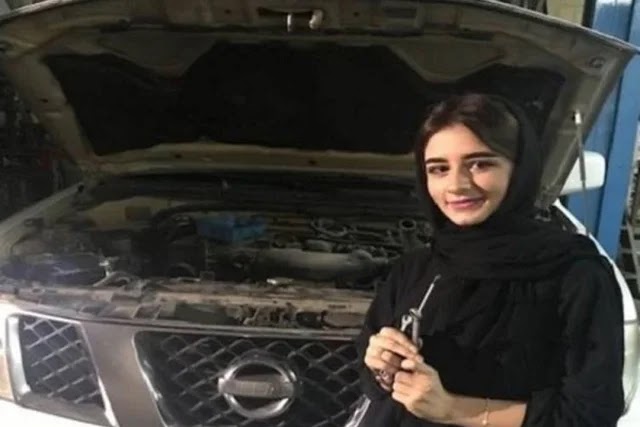 سعوديات يقتحمن مجال صيانة السيارات