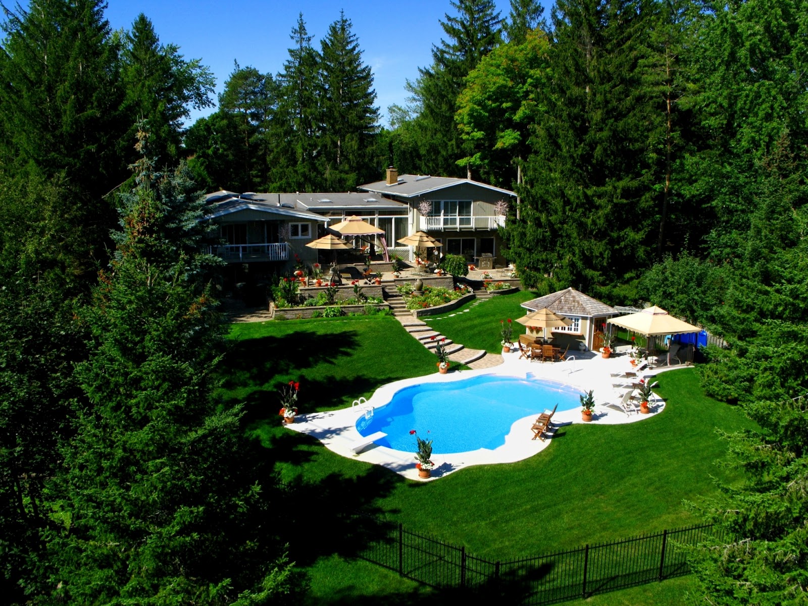 Fabulous Small Backyard Swimming Pools