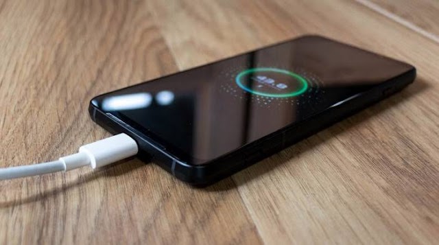¿TU CELULAR NO CARGA POR COMPLETO? CONOCE LAS POSIBLES CAUSAS.