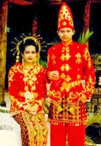 Budaya Sulawesi Tenggara THE COLOUR OF INDONESIA