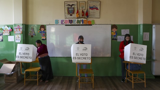 Lasso admite derrota en referendo y llama a la unidad de Ecuador