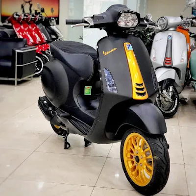 Vespa Sprint Black