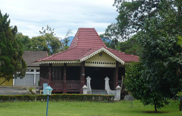 Rumah Adat Bengkulu (Bubungan Lima), Gambar, dan Penjelasannya  Adat 