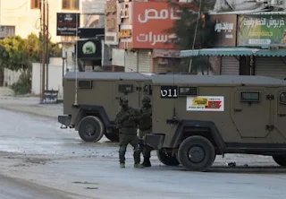 Israeli Forces Raid West Bank Homes of Palestinian Prisoners Ahead of Release