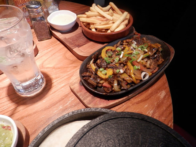 Vegan mushroom fajita, Las Iguanas.  What do vegans eat?  Out in Birmingham. secondhandsusie.blogspot.co.uk #ukveganblogger #birmingham 