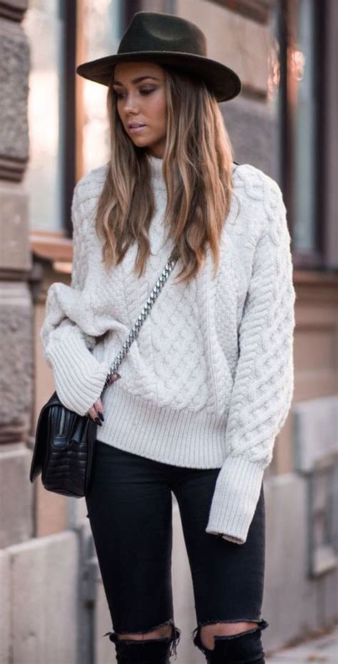 simple outfit idea : hat + knit sweater + crossbody bag + black skinny jeans