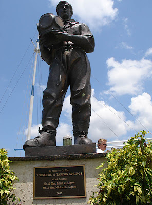 Monument à la mémoire des pêcheurs d'éponges à Tarpon Springs en Floride