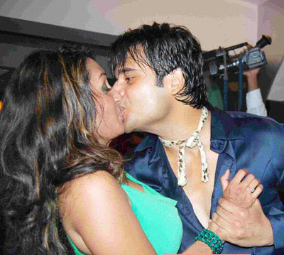 Indian Celebrities Pictures on Nach Baliye Couple Kashmira Shah And Krishna Caught Kissing