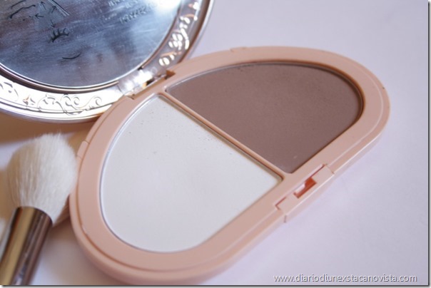 bob powder pact aperto