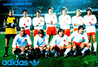 SELECCIÓN DE PAÍSES BAJOS, Temporada 1982-83. Schrijvers, Van der Korput, Wijnstekers, Spelbos, Hovenkamp, Schoenaker y Ruud Krol. Johnny Metgod, Koolhof, Boeve y René Van der Gijp. SELECCIÓN DE ESPAÑA 1 SELECCIÓN DE PAÍSES BAJOS 0. 16/02/1983. VII Copa de Europa de Selecciones Nacionales Francia 1984, fase de clasificación, Grupo VII. Sevilla, España, estadio Ramón Sánchez Pizjuán. GOLES: 1-0: 43’, Señor, de penalti.