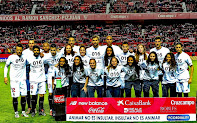 SEVILLA C. F. - Sevilla, España - Temporada 2015-16 - Konoplyanka, Krychowiak, Banega, Mariano, Vitolo, Ramí, Fernando Llorente, N'Zonzi, Kolodziejczak, Sergio Rico y Escudero - SEVILLA F. C. 1 (Escudero) VALENCIA C. F. 0 - 29/11/2015 - Liga de 1ª División, jornada 13 - Sevilla, estadio Sánchez Pizjuán - El once inicial del Sevilla homenajeó el trabajo del 016 de atención a las víctimas del matrato