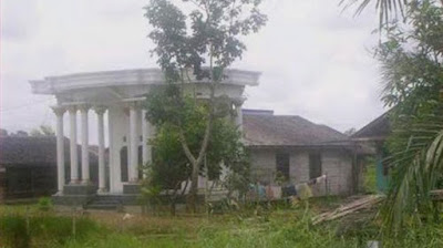  Kamu pernah gak lihat rumah yang begitu glamor bab depannya Rumah ini Bagian Depannya Mewah Banget, Tapi Lihat Sampingnya malah Bikin kaget