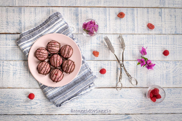 Raspberry macaroons