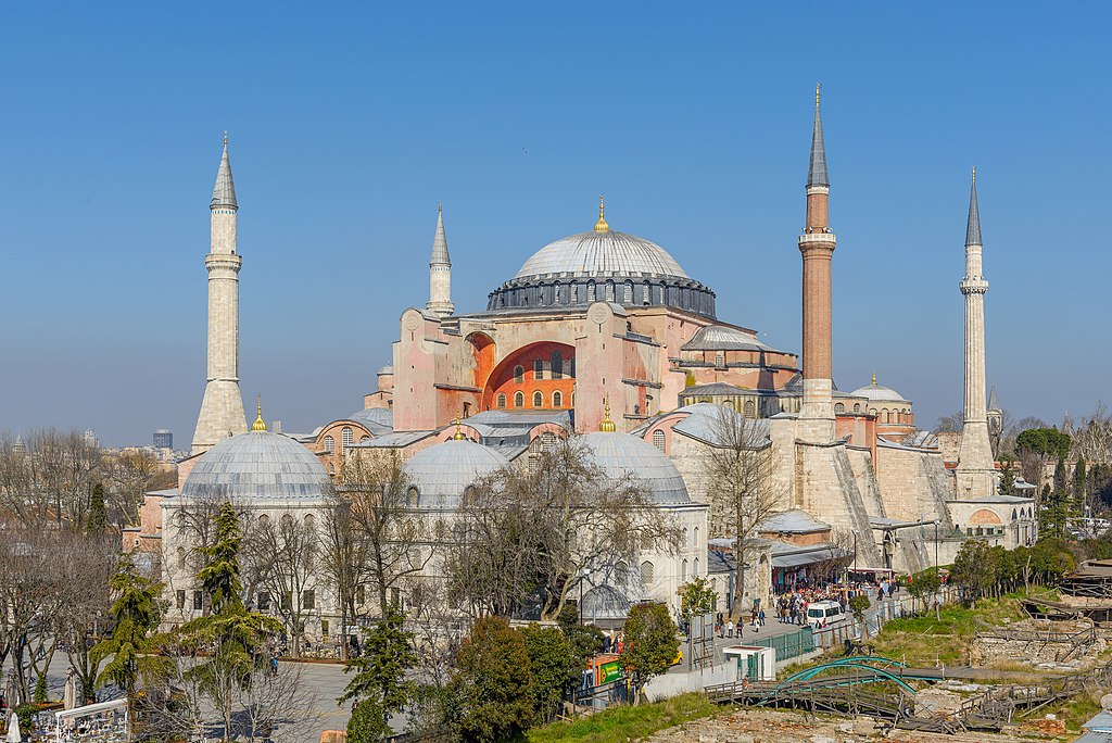 Hagia_Sophia_destinasi-wisata-bersejarah-di-istanbul-turki