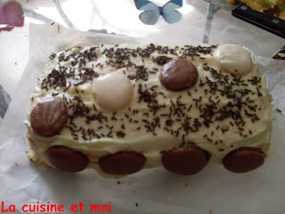 http://la-cuisine-et-moi.blogspot.fr/2011/04/une-buche-en-toutes-circonstances.html