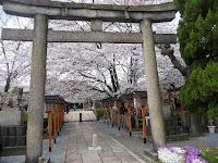 八条の六孫王神社は穴場的な存在！