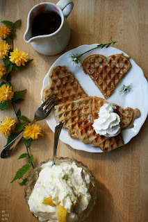 http://be-alice.blogspot.com/2016/05/summery-spelt-banana-waffles-vegan.html