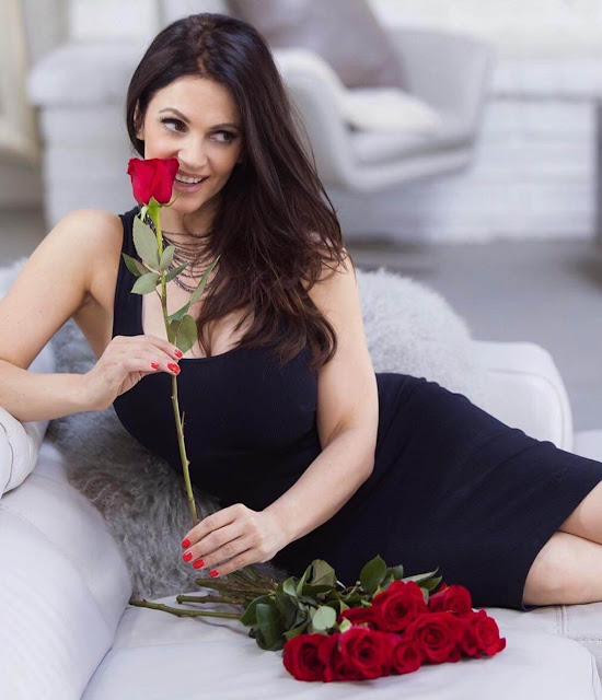 Denise-Milani-love-style-picture-with-rose