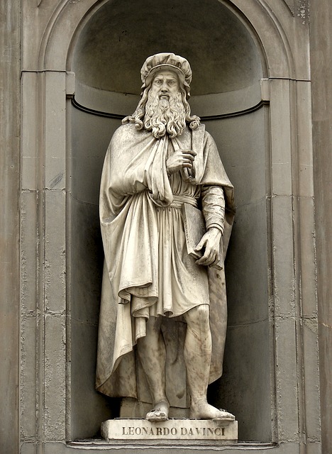 Leonardo da Vinci sculpture