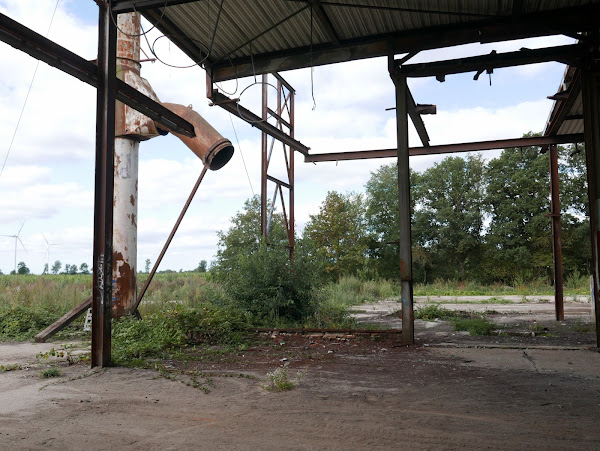 Verlaten gebouw met graffiti