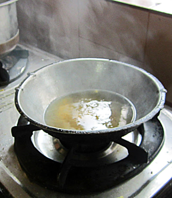 hot smoking oil on stove