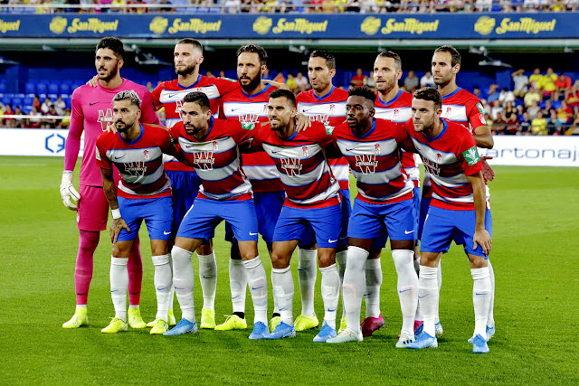 GRANADA C. F. Temporada 2019-20. Rui Silva, Domingos Duarte, Germán Sánchez, Ángel Montoro, Roberto Soldado y Víctor Díaz; Vadillo, Antonio Puertas, Quini, Eteki y Fede Vico. VILLARREAL C. F. 4 (Cazorla, Moi Gómez, Gerard Moreno, Chukwueze) GRANADA C. F. 4 (Fede Vico, Machís, Soldado, Puertas). 17/08/2019. Campeonato de Liga de 1ª División, jornada 1. Villarreal, Castellón, Estadio de la Cerámica.