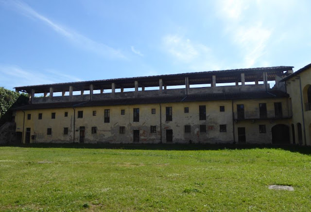 Cortile fortezza Santa Barbara