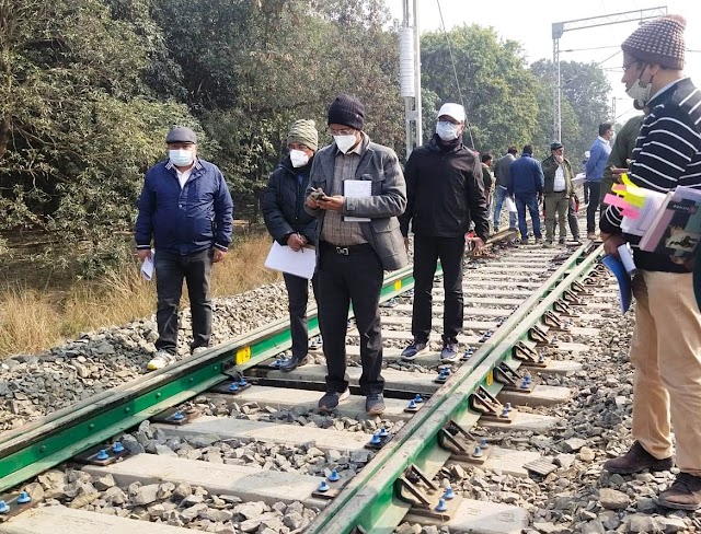 वाराणसी मंडल के छपरा-बलिया रेल खण्ड के गौतम स्थान-माँझी व बकुलहां-सुरेमनपुर के मध्य दोहरीकरण कार्य का रेल संरक्षा आयुक्त मो0 लतीफ खान द्वारा किया गया संरक्षा परीक्षण