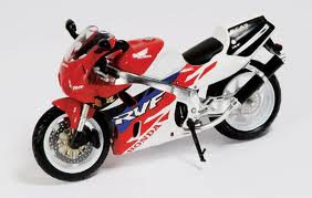 review Honda RC45 motorbike