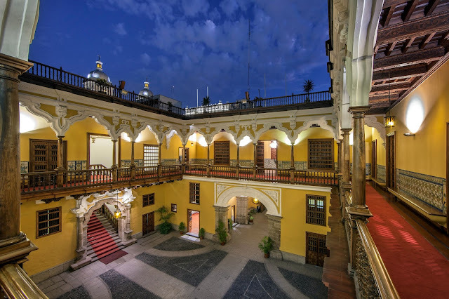 Palacio de Torre Tagle - Vista nocturna del segundo piso