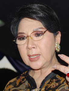 Titiek Puspa, Biografi, penyanyi