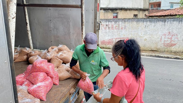 Governo da Paraíba distribui sementes durante Festa do Produtor Rural em Alagoa Nova