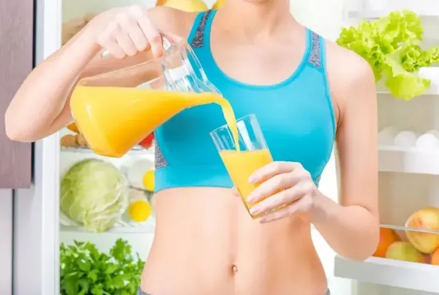 A sportswoman pouring a fat burn drink