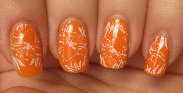  Orange Lillies manicure” title=