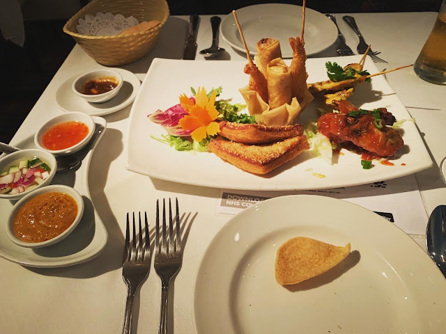 Thai mixed starters with dipping sauces