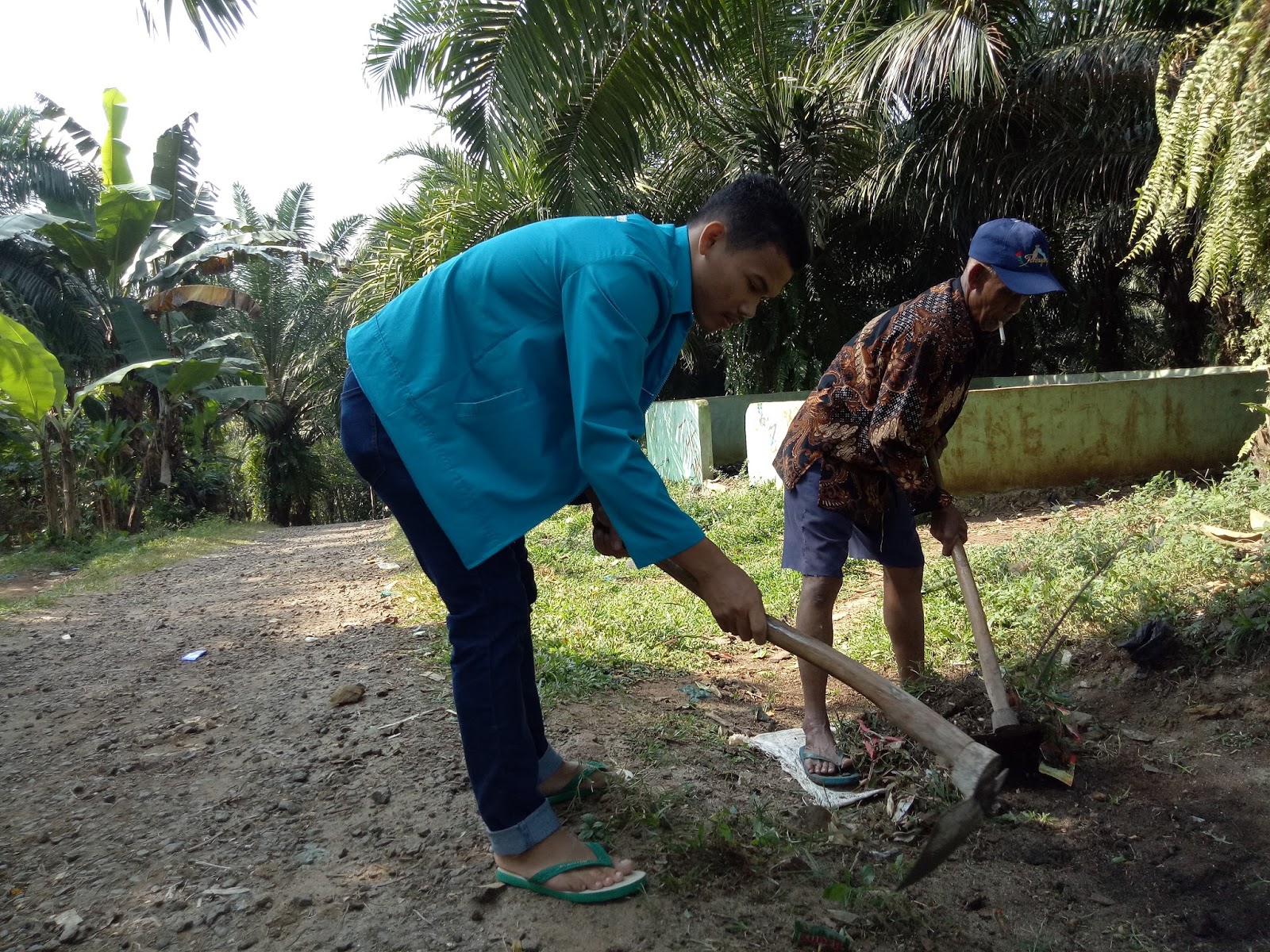 KERJA BAKTI MENYAMBUT HARI KEMERDEKAAN INDONESIA KE 72 KKN TEMATIK