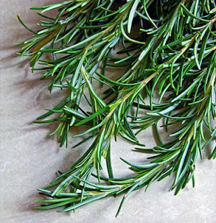 Rosemary stimulates blood flow and can reduce migraine attacks and intensity