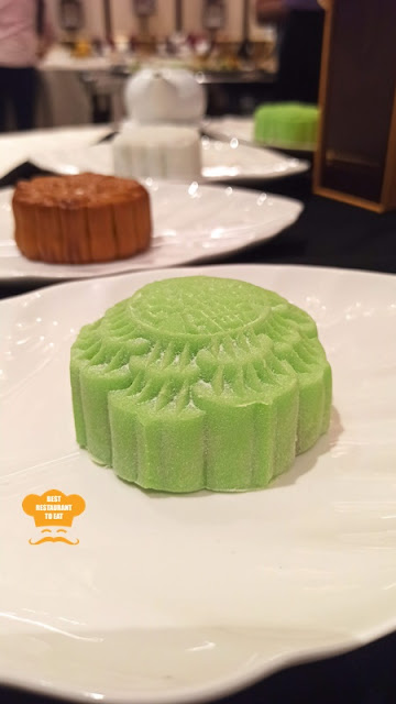 One World Mooncakes - Snow Skin Pandan Lotus with Single Yolk