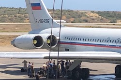 Δύο αεροσκάφη από την Ρωσία προσγειώθηκαν στο κεντρικό αεροδρόμιο της Βενεζουέλας το Σάββατο με έναν Ρώσο αξιωματούχο και περίπου 100 στρατι...