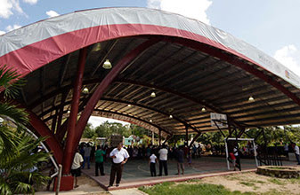 Entrega el Gobernador domos deportivos en las comunidades de Tres Reyes y San Francisco, en el municipio de Lázaro Cárdenas