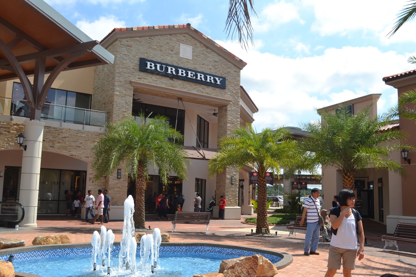 Malaysia Johor  Premium  Outlet  Shopping Review  Burberry 