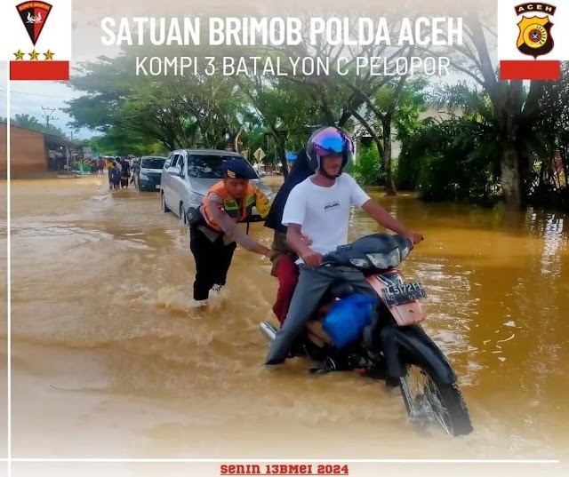 Banjir Lumpuhkan Akses Transportasi, Brimob Turun Ke Lokasi di Nagan Raya