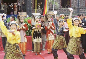 Puss blog: makalah kebudayaan minangkabau(softskill)