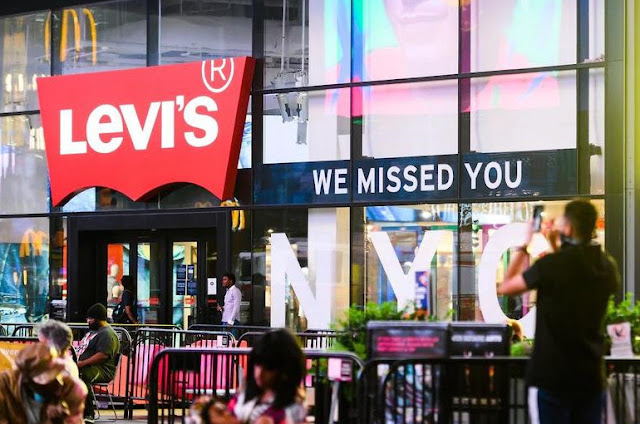 Levi's cuts 700 jobs due to falling sales