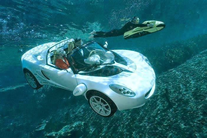  World's first car that can be driven both on land and under water