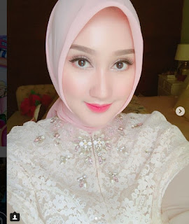 Fashion Dan Hijab Ala Dian Pelangi