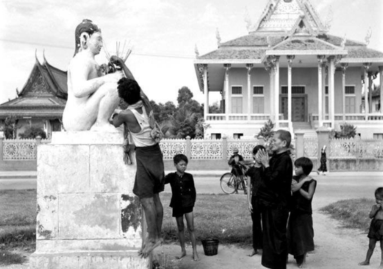 ស្តេចគម្លង់ ឬ ព្រះគម្លង់ ស្តេចគម្លង់ ឬ ព្រះគម្លង់