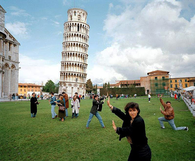 Martin Parr：Italy, Pisa, The Leaning Tower of Pisa, 1990 (from Small World)