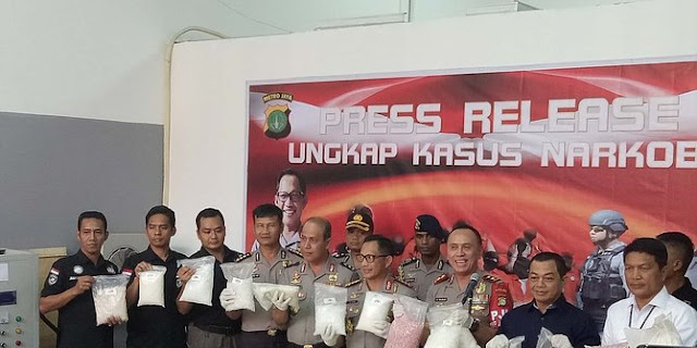 Polisi Bongkar Pabrik Ekstasi di Pergudangan Biz Park Cakung